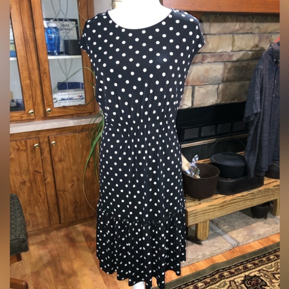 TIANA B. SIZE 12 BLACK & WHITE SLEEVELESS POLKA DOT DRESS. EUC